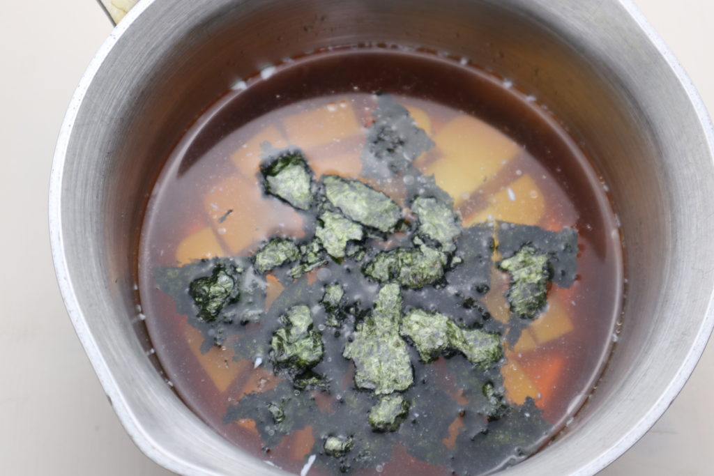 ねぎとのり、豆腐の韓国風スープ（2人前）の作り方