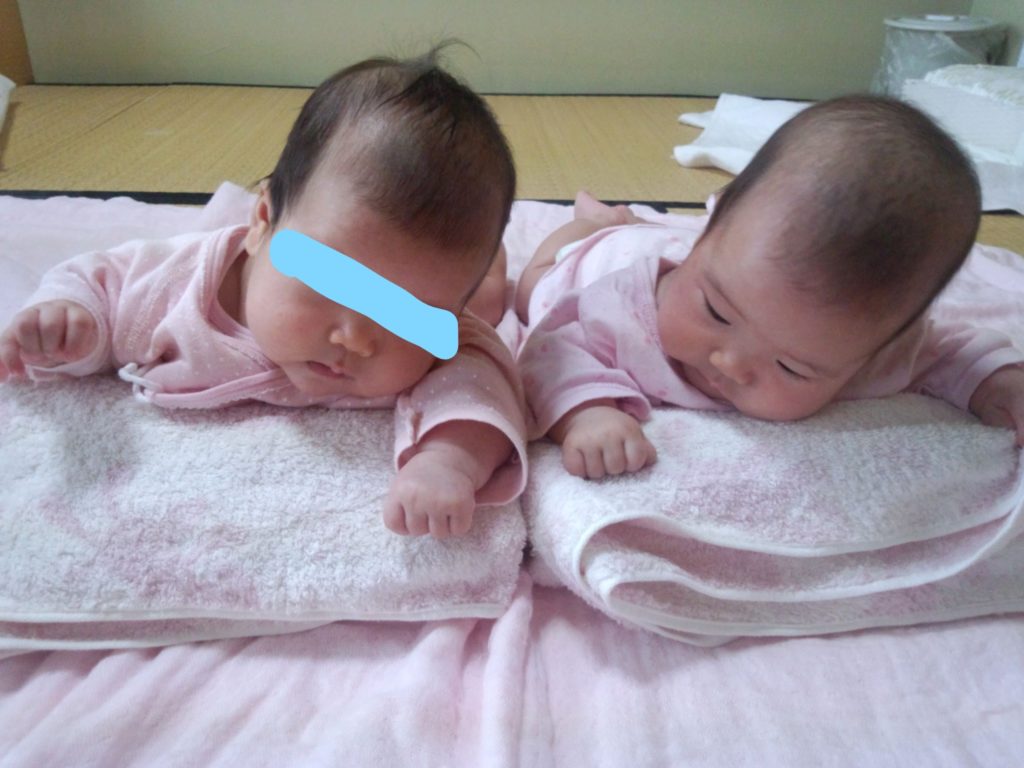 双子育児の授乳のタイミング　首すわり後