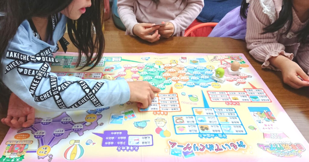 すみっコぐらし日本旅行ゲームで4歳と7歳が楽しく地図の勉強！算数や文字の勉強までできた｜あみろぐ